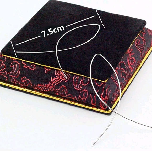 🔴CYBER SALE🌷 Fish Shape Hoop Earrings - Picture 3 of 3